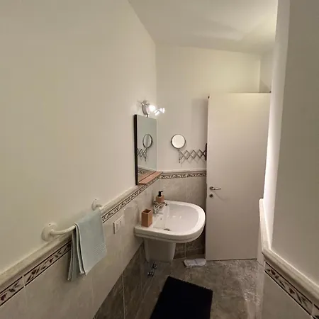 Housitaly Apartment Lecco